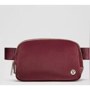 NWT Lululemon Everywhere Belt Bag 1L Velour Wine Berry/Gold